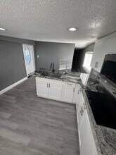 8811 Poe Dr in Town 'n' Country, FL - Foto de edificio - Building Photo