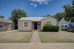 2320 26th St in Lubbock, TX - Building Photo