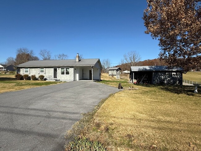 1504 Muddy Creek Rd in Blountville, TN - Foto de edificio - Building Photo