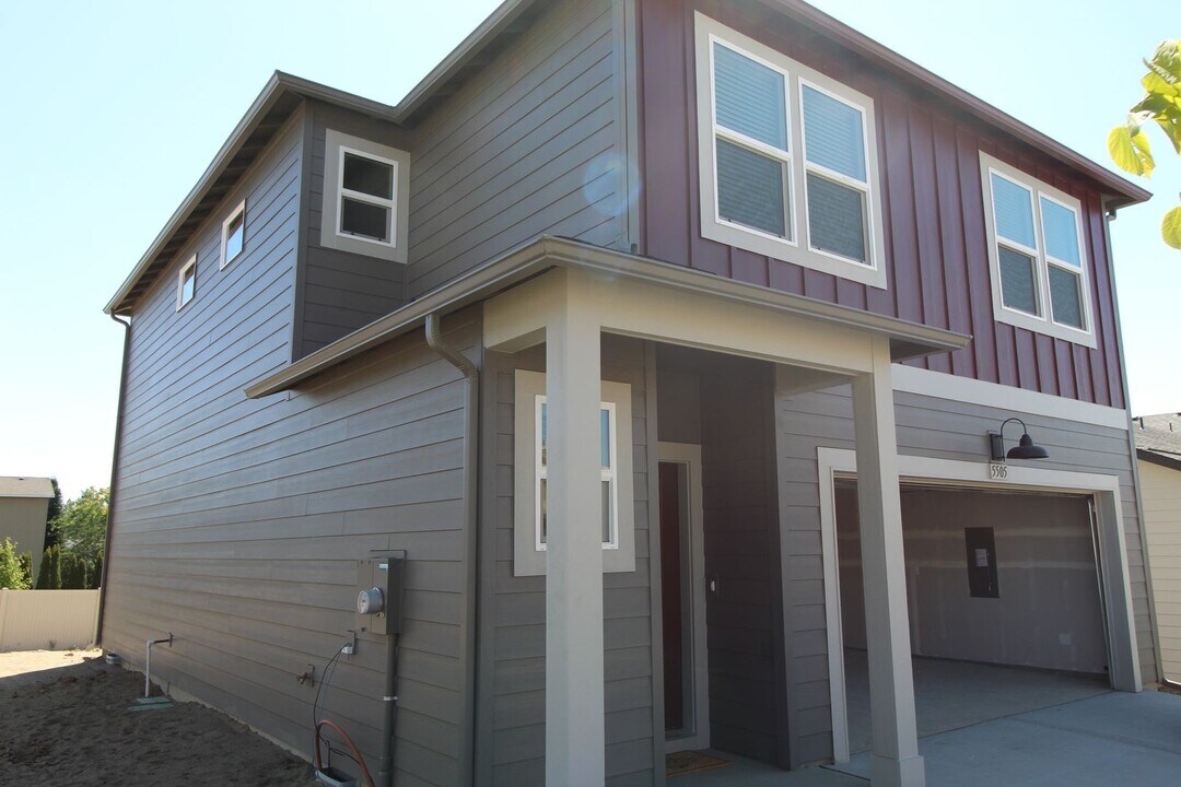 5505 W Youngstown Ln in Spokane, WA - Building Photo