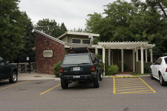 Ponderosa Ridge Condos in Lakewood, CO - Building Photo - Building Photo