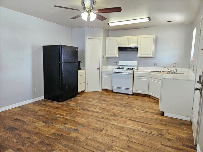 705 Harris Ave in Kemah, TX - Building Photo - Building Photo