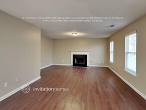 215 Marriott Dr in College Park, GA - Foto de edificio - Building Photo