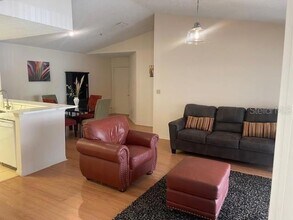 4017 Crockers Lake Blvd in Sarasota, FL - Foto de edificio - Building Photo