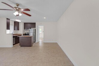 560 NE 46th St in Boca Raton, FL - Building Photo - Building Photo