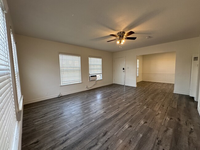 3536 W Adams Blvd, Unit 3538 half