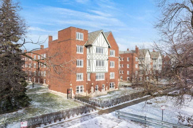 Park Gables Apartment Homes in Chicago, IL - Building Photo - Building Photo