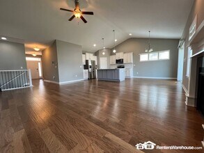 305 NE Prairie Wolf Dr in Waukee, IA - Foto de edificio - Building Photo