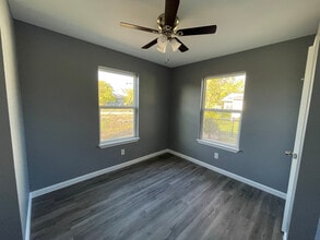 501 S Front St in Itasca, TX - Foto de edificio - Building Photo