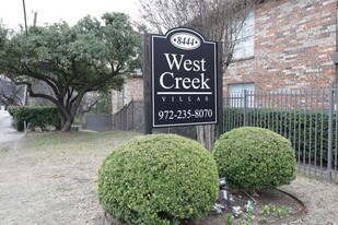 West Creek Villas in Dallas, TX - Building Photo
