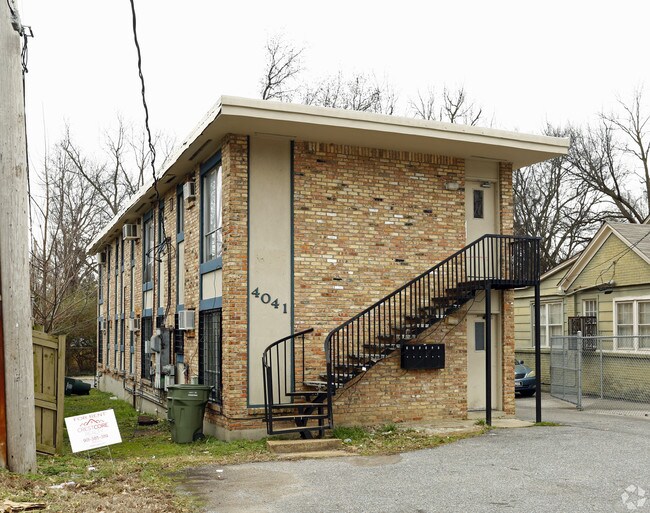 4041 Summer Ave in Memphis, TN - Foto de edificio - Building Photo