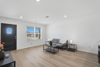 12366 Sword Point Ct in Willis, TX - Foto de edificio - Building Photo