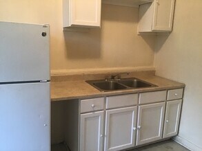 1120 W Hadley St in Milwaukee, WI - Building Photo - Building Photo