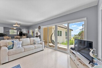 1203 Hillsboro Mile in Hillsboro Beach, FL - Building Photo - Building Photo