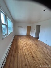 811 Valley Brook Ave in Lyndhurst, NJ - Building Photo - Building Photo