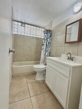 1450 NE 171st St, Unit 101B in North Miami Beach, FL - Building Photo - Building Photo