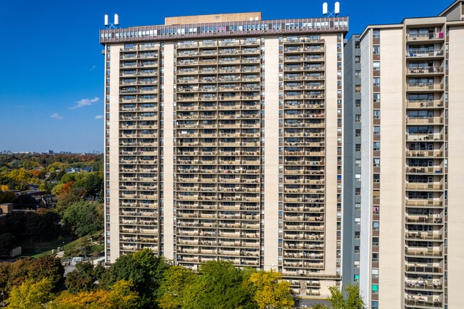 Upper Canada Court, West in Toronto, ON - Building Photo - Building Photo