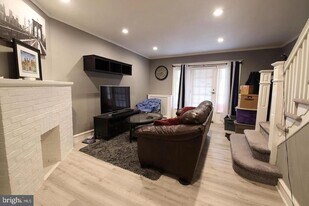 83 N State Rd in Upper Darby Township, PA - Building Photo