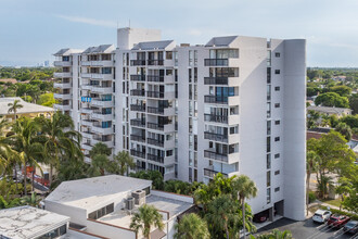 Coral Towers Condominiums in Fort Lauderdale, FL - Building Photo - Building Photo