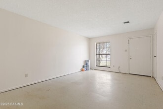 504 Knollwood Cir in Lafayette, LA - Building Photo - Building Photo