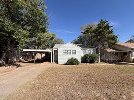 2404 25th St in Lubbock, TX - Building Photo