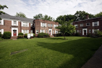 Mayflower Apartments in Ridgewood, NJ - Foto de edificio - Building Photo