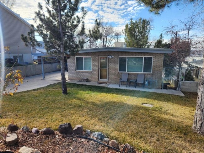 property at 185 Country Club Dr