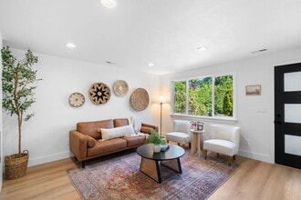 4916 NE Alberta Ct in Portland, OR - Building Photo - Building Photo