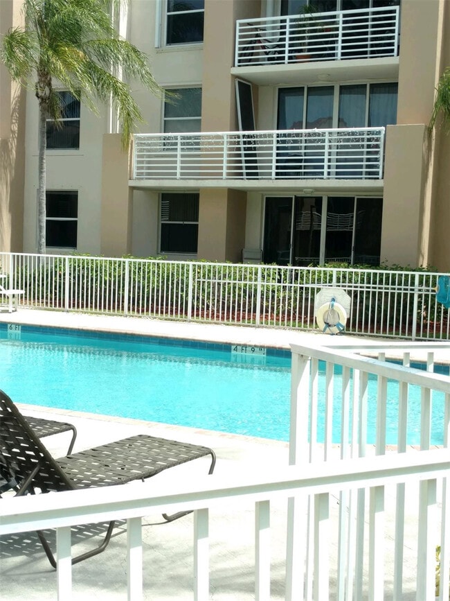 2731 Ocean Club Blvd in Hollywood, FL - Building Photo - Building Photo