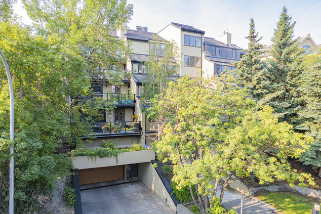 1229 Cameron Ave SW in Calgary, AB - Building Photo - Primary Photo