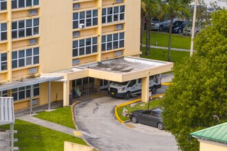 Ward Tower I in Miami, FL - Building Photo - Building Photo