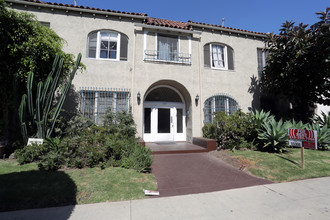 329 S Cloverdale Ave in Los Angeles, CA - Building Photo - Primary Photo