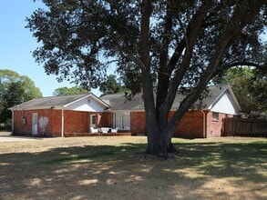 1605 9th St in Hempstead, TX - Building Photo - Building Photo