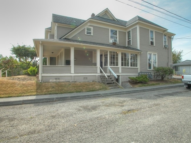 2423 H St in Bellingham, WA - Foto de edificio - Building Photo