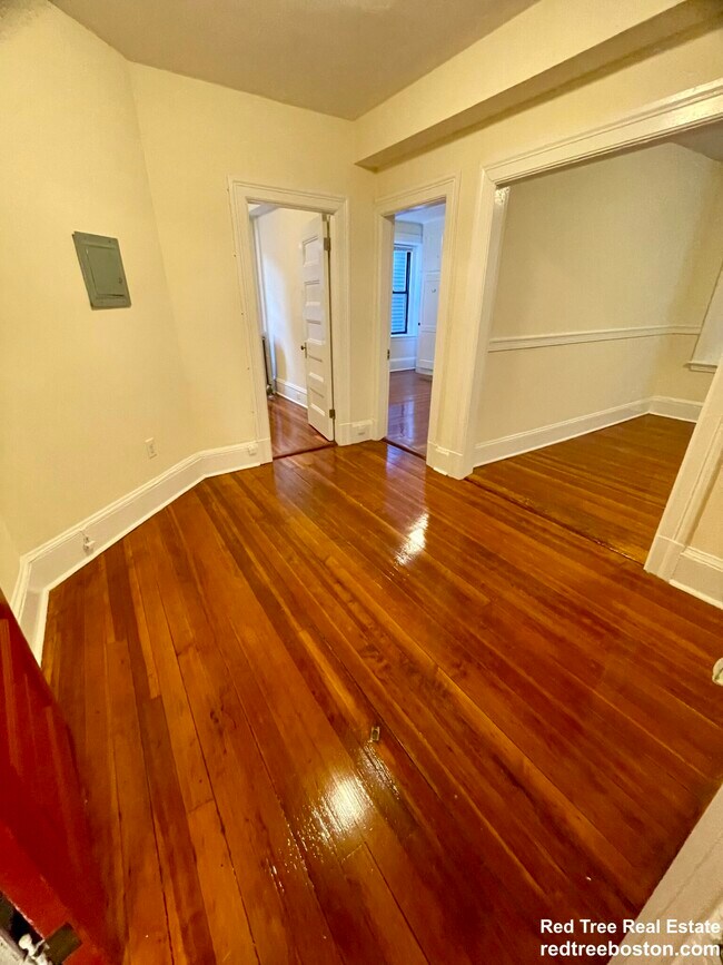 885 Massachusetts Ave in Cambridge, MA - Building Photo - Building Photo