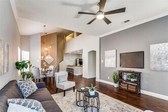 10099 Summit Run Dr in Frisco, TX - Foto de edificio - Building Photo