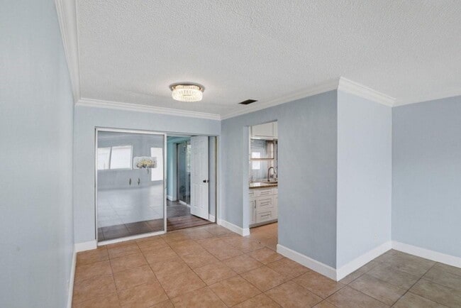 3002 NW 48th St in Fort Lauderdale, FL - Foto de edificio - Building Photo