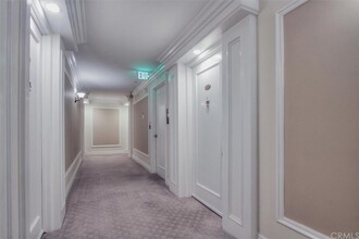 969 Hilgard Ave, Unit 309 in Los Angeles, CA - Building Photo - Building Photo