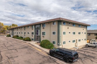 Mason Manor Apartments in Colorado Springs, CO - Foto de edificio - Building Photo