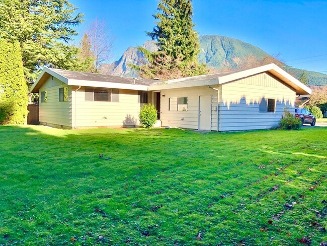 543 Riverside Dr SE in North Bend, WA - Building Photo - Building Photo