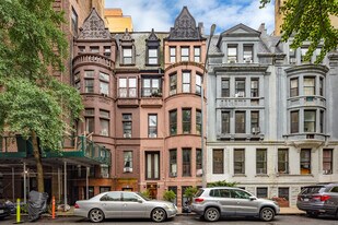 310 W 89th St in New York, NY - Building Photo
