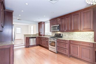 45 Henry Ave in Harrison, NY - Building Photo - Building Photo