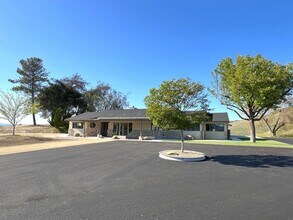 8850 Rocky Canyon Rd in Atascadero, CA - Building Photo - Building Photo