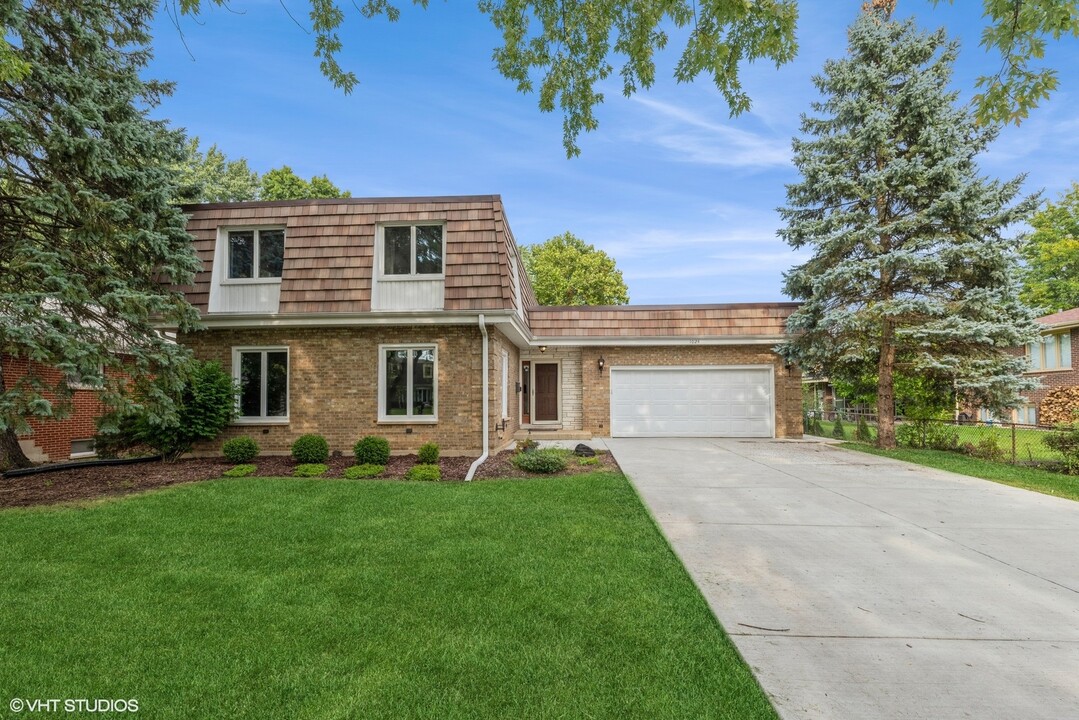 1024 Charlene Ln in Schaumburg, IL - Foto de edificio