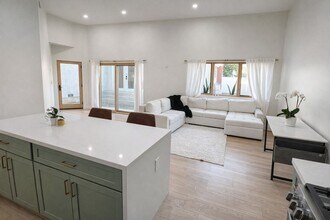 3636 Gardenia Ave in Long Beach, CA - Building Photo - Building Photo