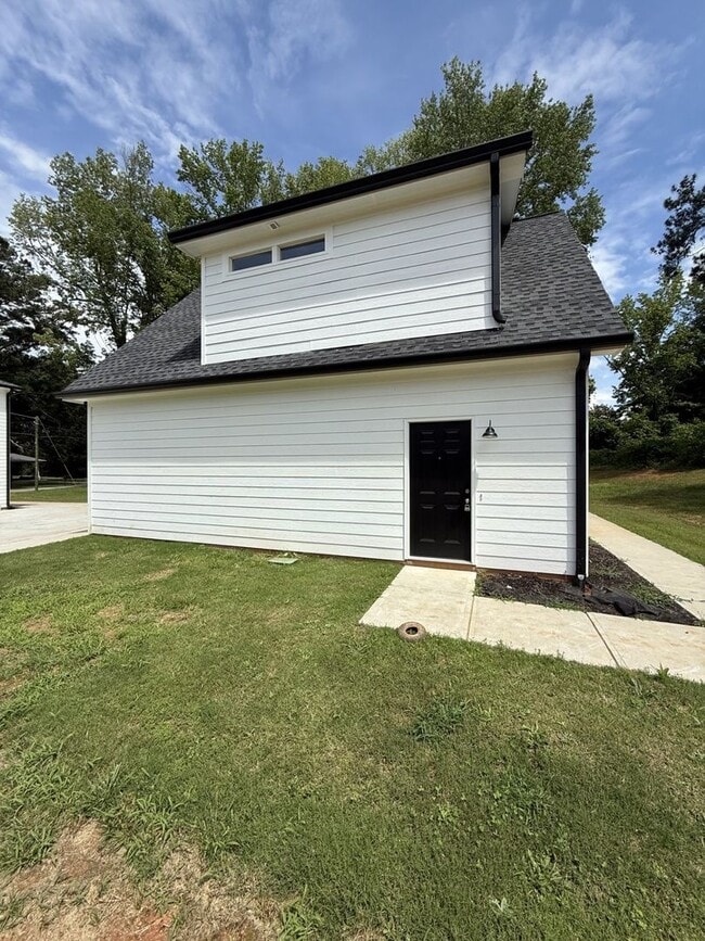 209 Briarcliff Ln