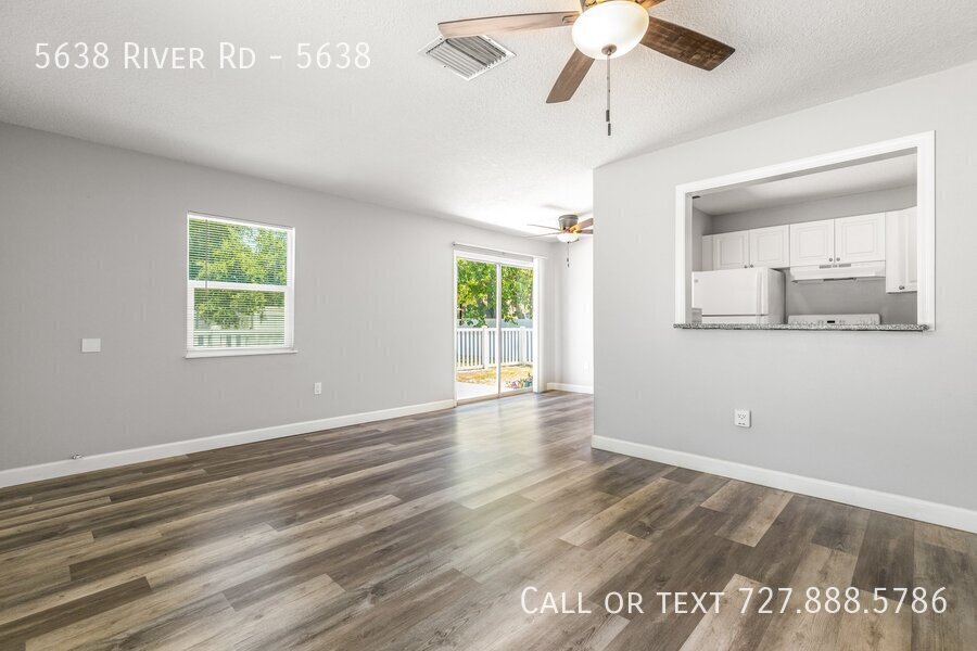 5638 River Rd in New Port Richey, FL - Building Photo