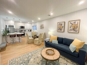 70 Thorndike St, Unit 2 in Cambridge, MA - Building Photo - Building Photo