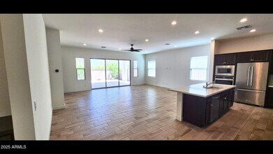 11533 N Luckenbach St in Surprise, AZ - Building Photo - Building Photo