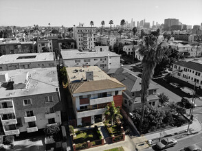 142 S Normandie Ave in Los Angeles, CA - Building Photo - Building Photo